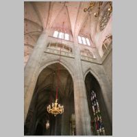 Cathédrale Sainte-Marie d'Auch, photo Poudou99, Wikipedia, Vue du bras Sud du transept.jpg